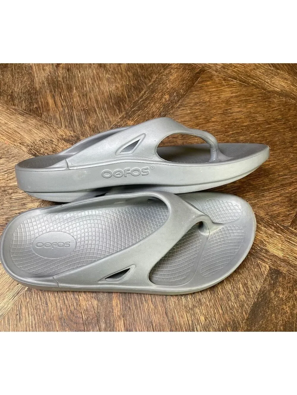 Oofos Gray Slip On Flip Flop size 41 Recovery Arch Support Mens 8 Womens 10
